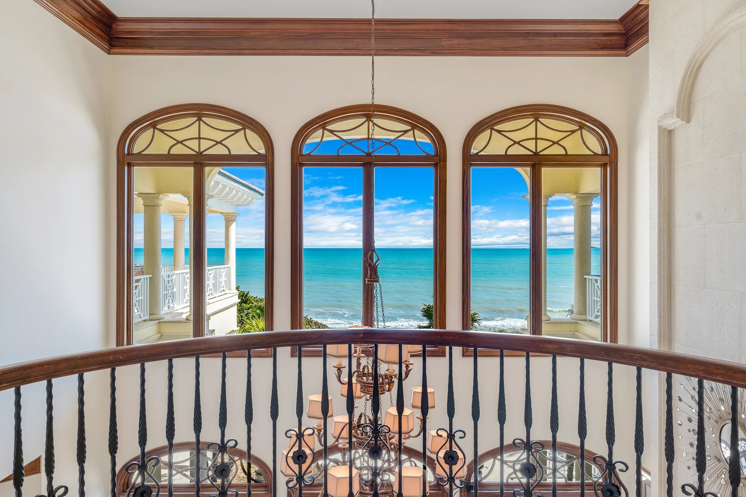 Landing window to horizon